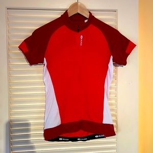 Sugoi women’s road bike / mountain bike red and white shirt size small.